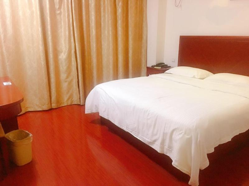 Greentree Inn Shanghai Pudong Airport Wild Animal Park Express Hotel Nanhui Exterior photo